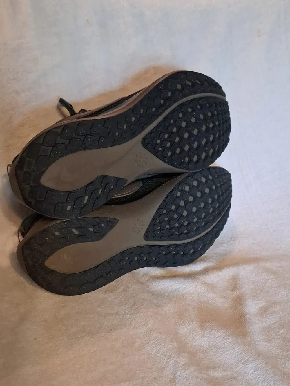 Nike Green and Gray Athletic Running Sneakers Size 8